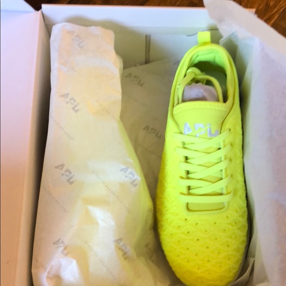 SOLD ON TRADESY NIB APL Techloom Phantom Sneakers - Picture 8 of 8